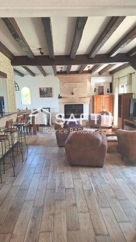 Maison 176 m² à Monthoiron  - photo 2