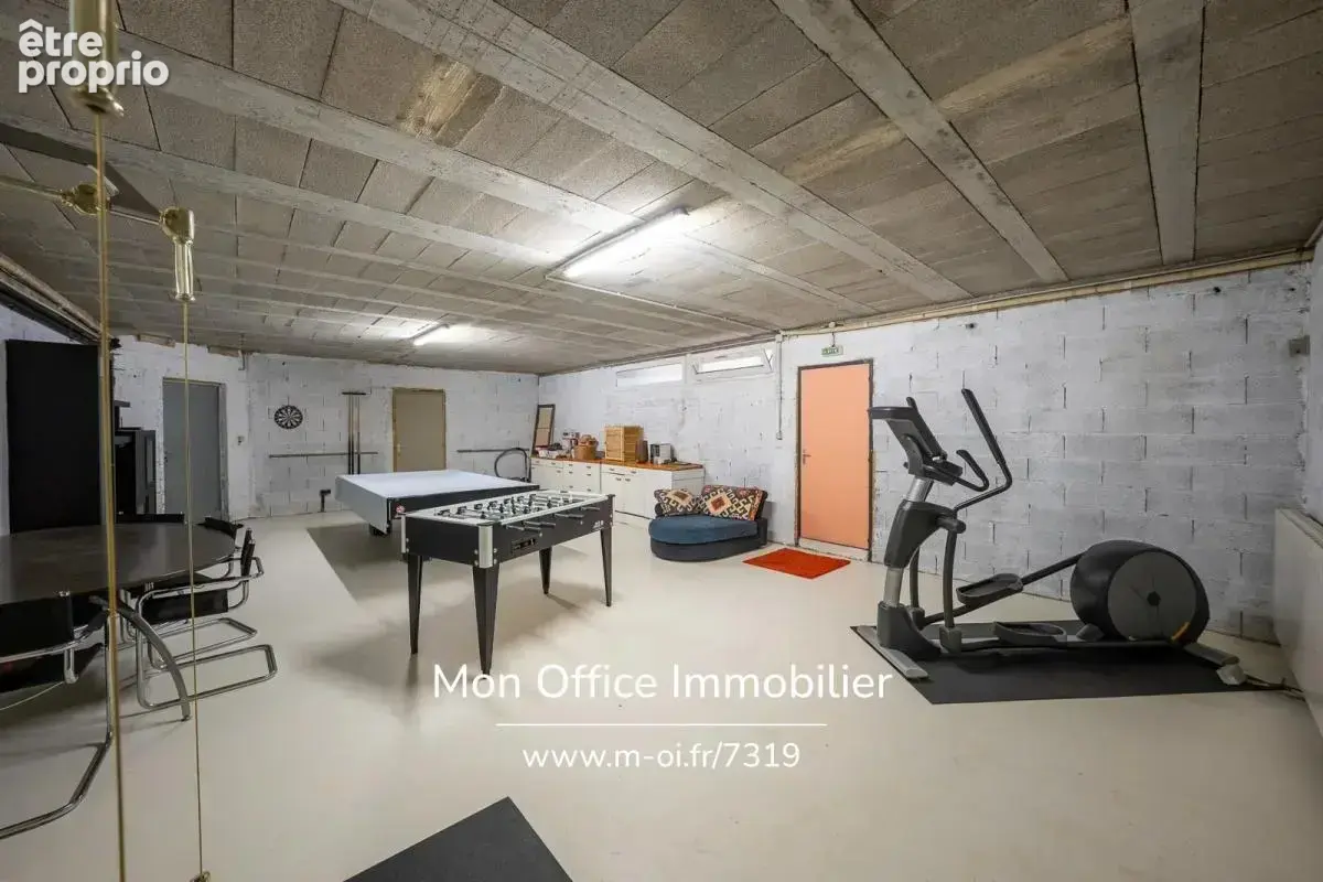 Référence : 7319-NGU - Maison 10 pièces - 5 chambres - deux studios - piscine - 380m2 habitables et 223m2 de sous-sol / garages - photo 21