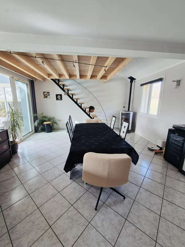 Maison à SAINT-PIERRE-EYNAC