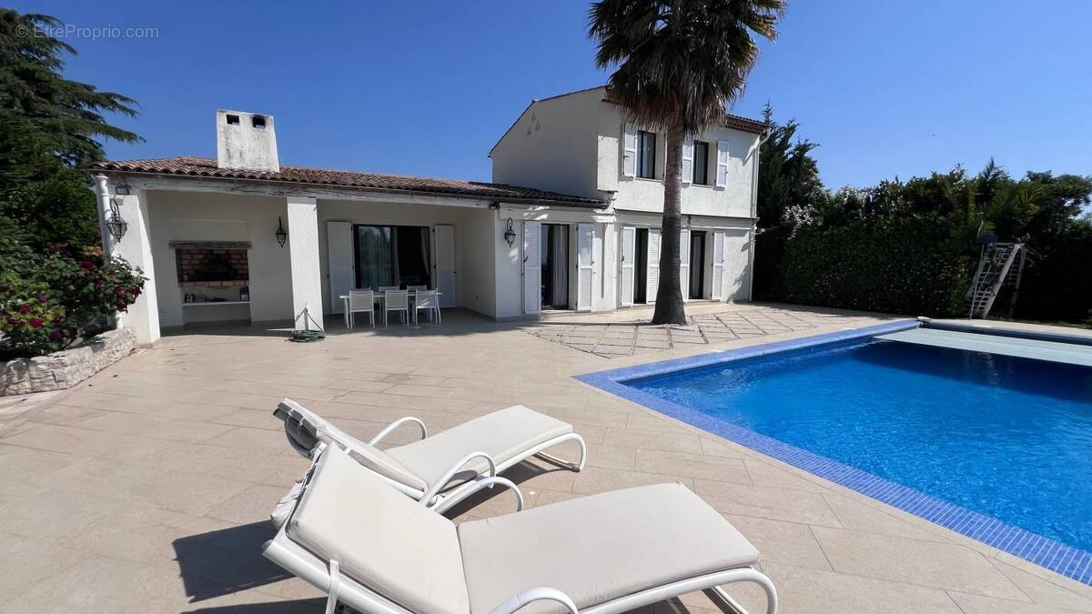 Maison à VILLENEUVE-LOUBET