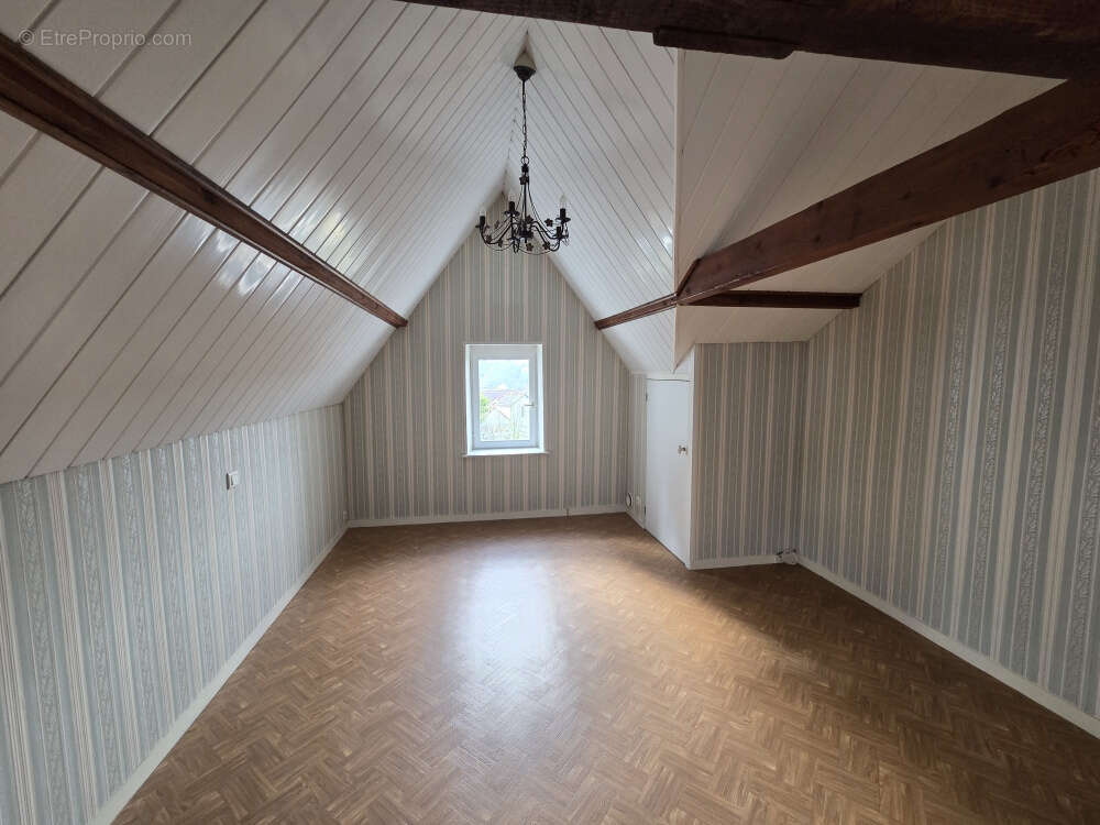 Maison à SAINT-JUNIEN