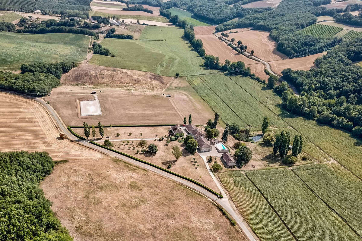 Domaine rural avec installations équestres et lac - photo 20