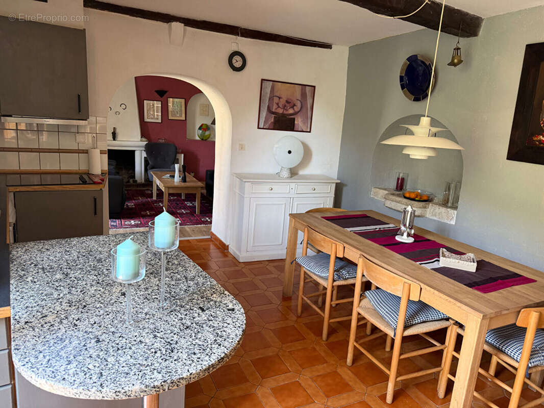 Le Broc : Maison de village 5 Pièces avec dépendance et jardin - photo 7