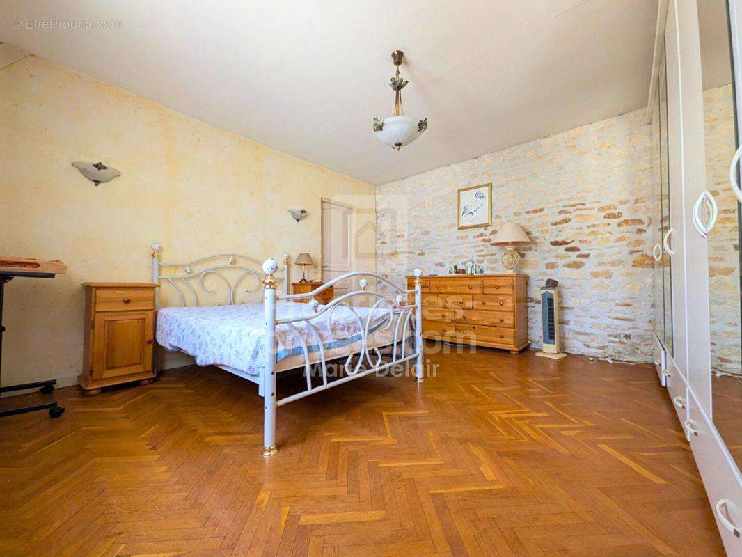 Maison La Charite Sur Loire 14 pièce(s) 445.88 m2 - photo 11