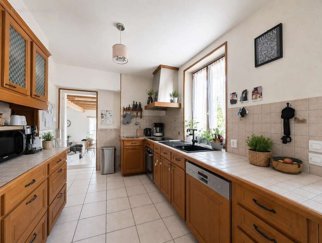 Réf 2283 – Longère briarde en pierre • 6 pièces + double garage et jardin - photo 6