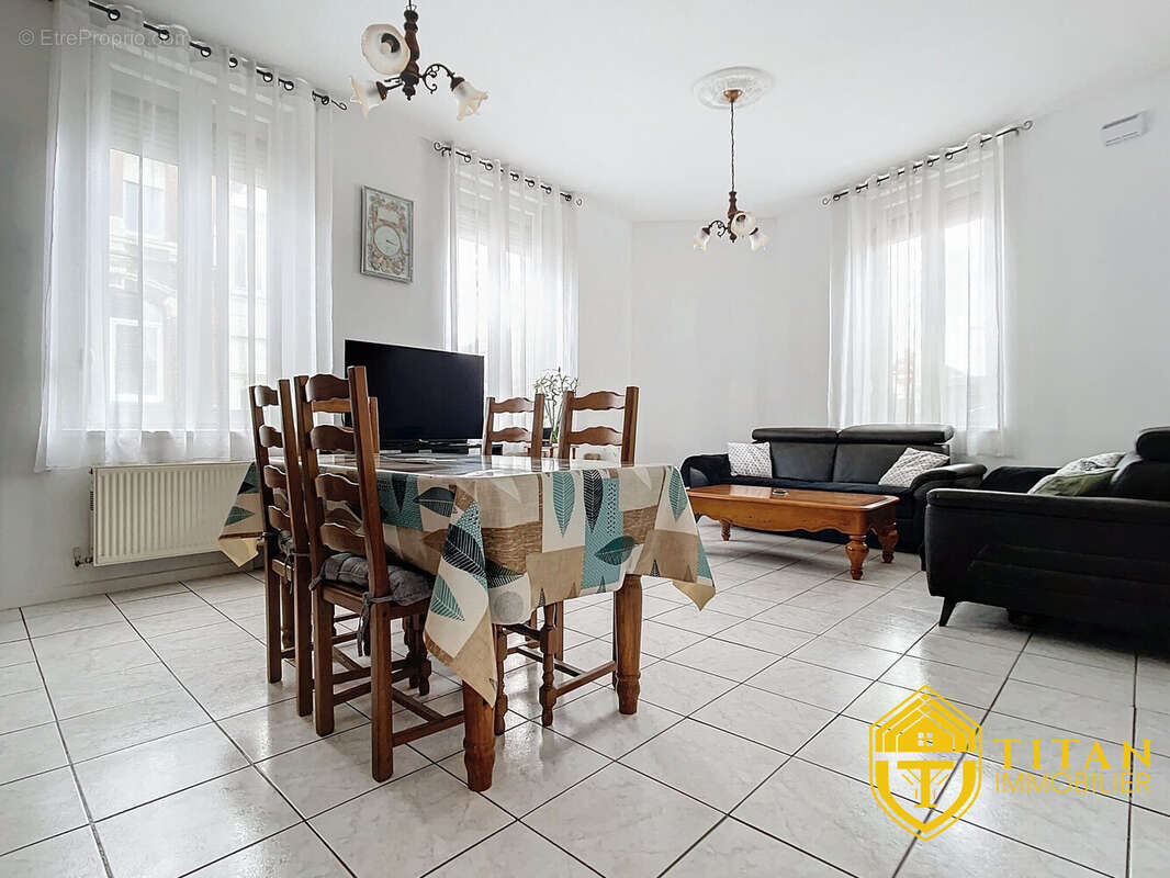 EXCLUSIVITÉ : Maison 2 chambres, 2 bureaux avec grenier aménageable à Saint-Pol-Sur-Mer - TITAN IMMOBILIER - Maison à FORT-MARDYCK