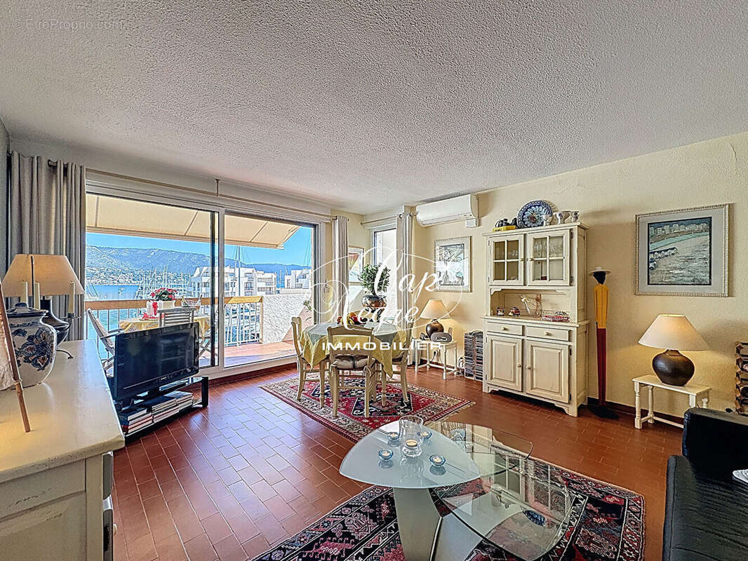 Appartement à BORMES-LES-MIMOSAS