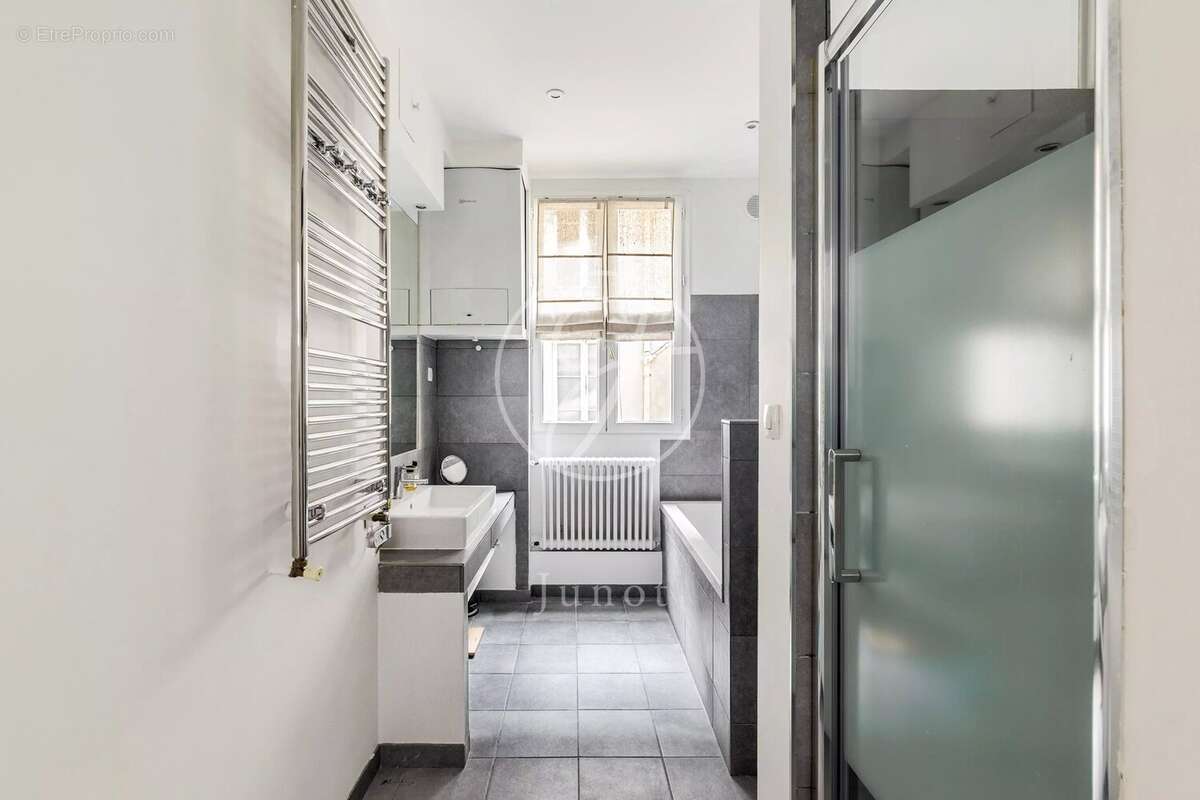 Appartement à PARIS-18E