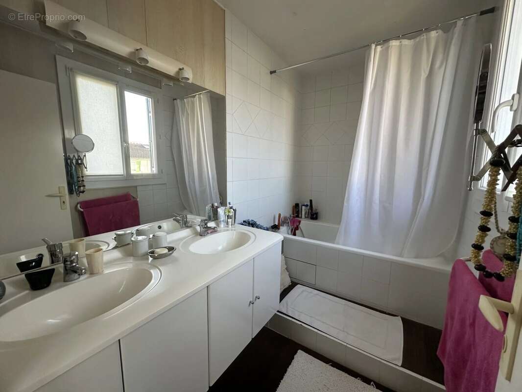 Maison à LE MESNIL-SAINT-DENIS