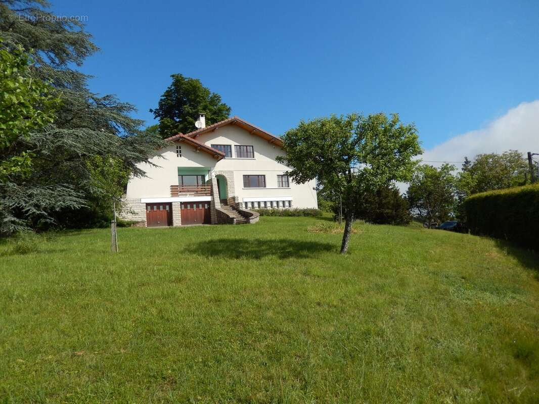 Propriété à vendre à Vétraz-Monthoux - Maison à VETRAZ-MONTHOUX