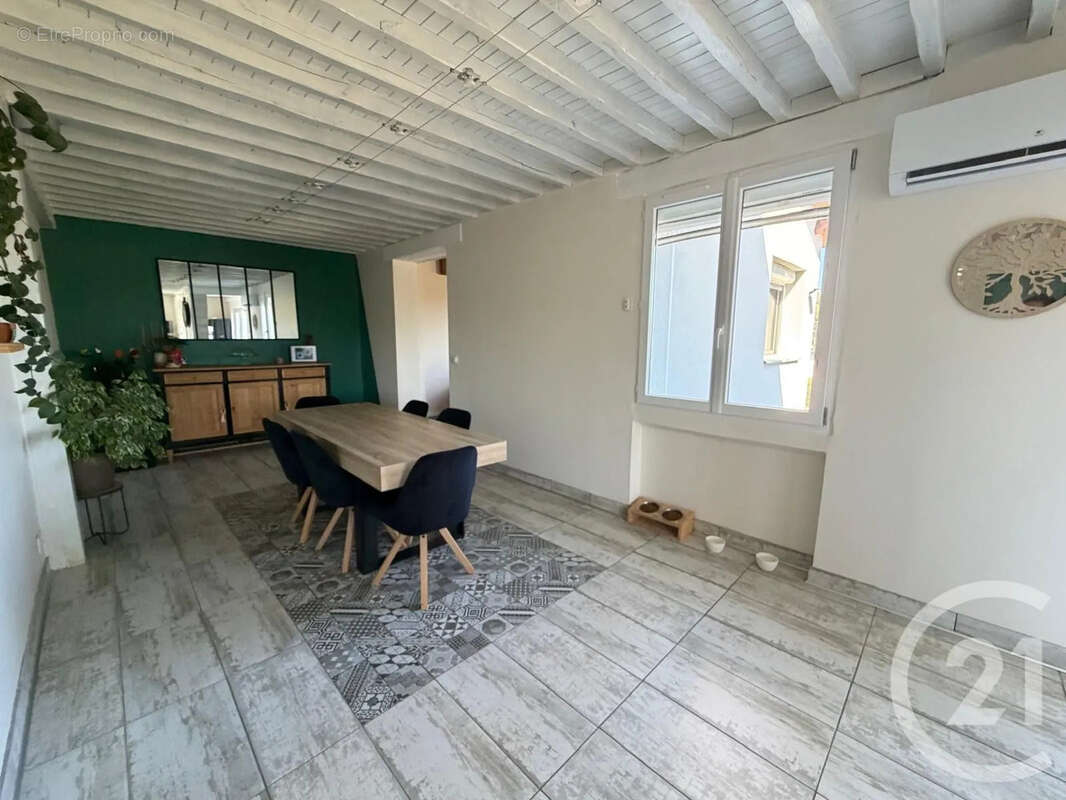 Maison 139 m² à Saint-Cyr  - photo 5