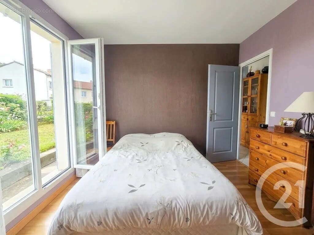 Appartement à SAINT-MAUR-DES-FOSSES