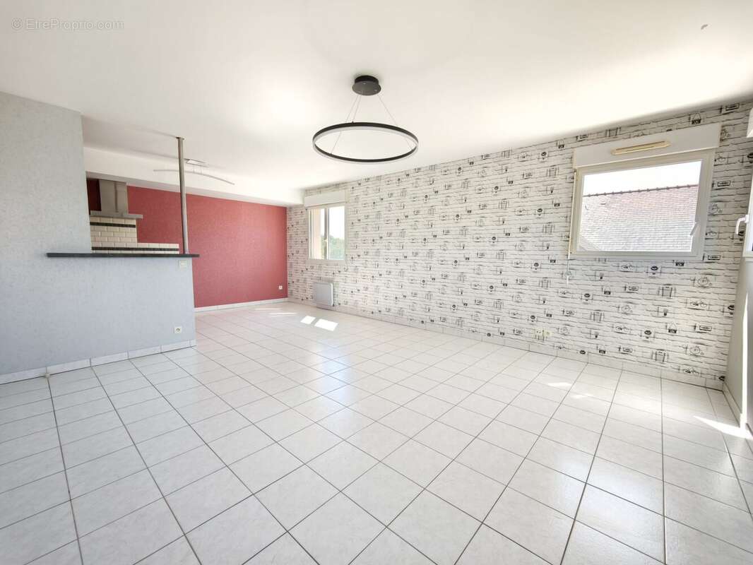Appartement 65 m² à Murs-Erigne  - photo 2