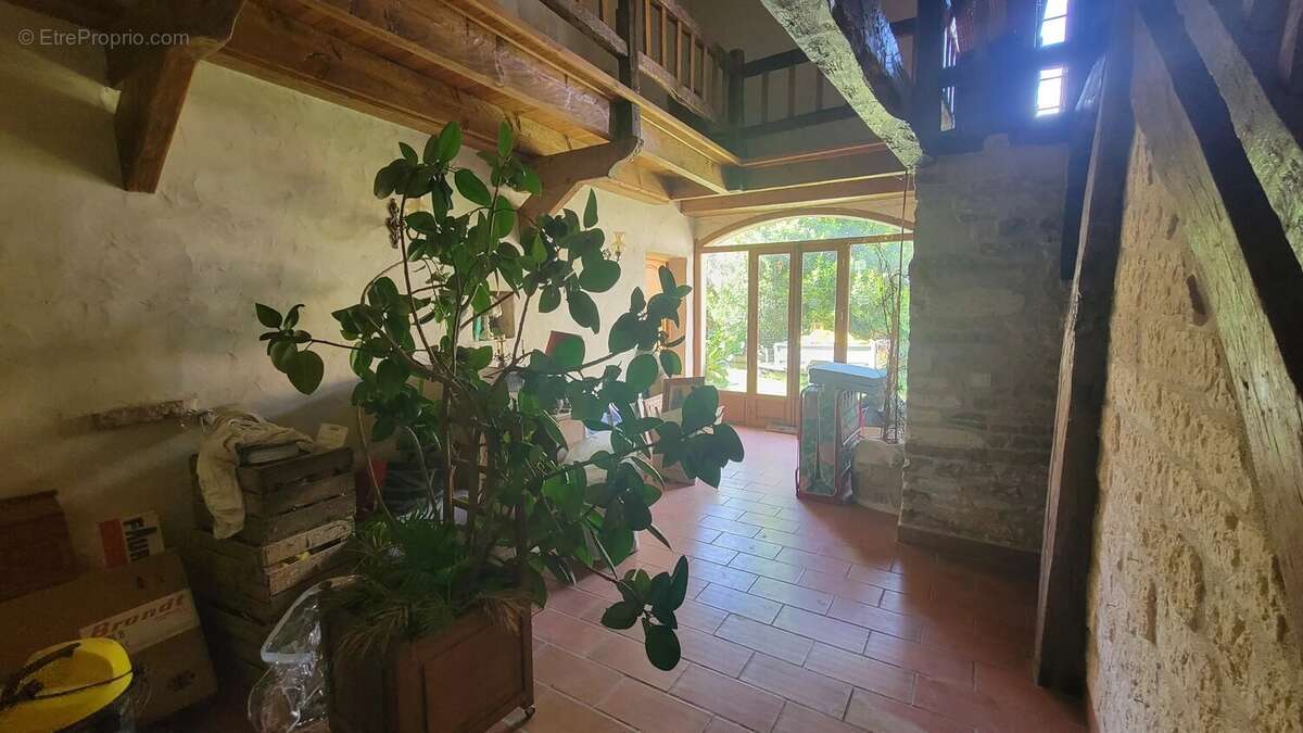 Maison à COURCOME