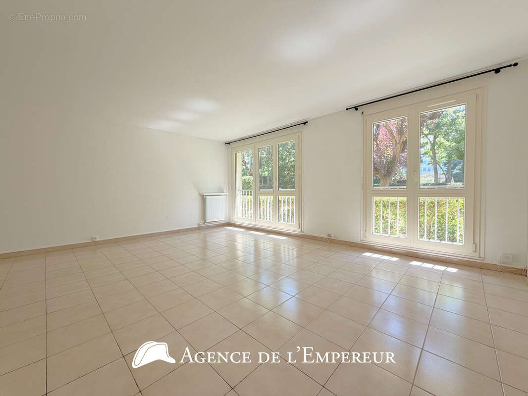 Appartement traversant 5 pièces - Rueil Buzenval - photo 3