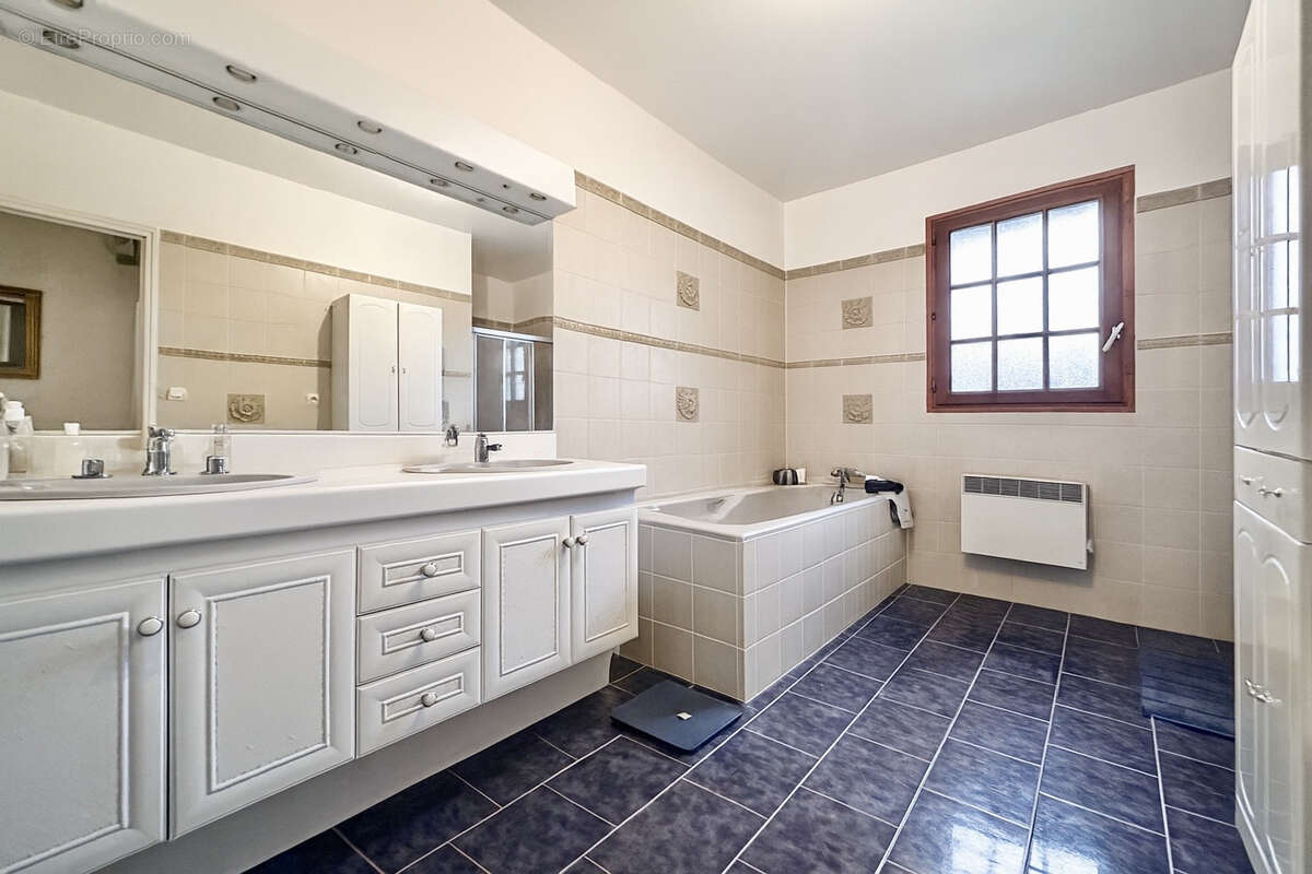 Maison à VERNEUIL-EN-HALATTE