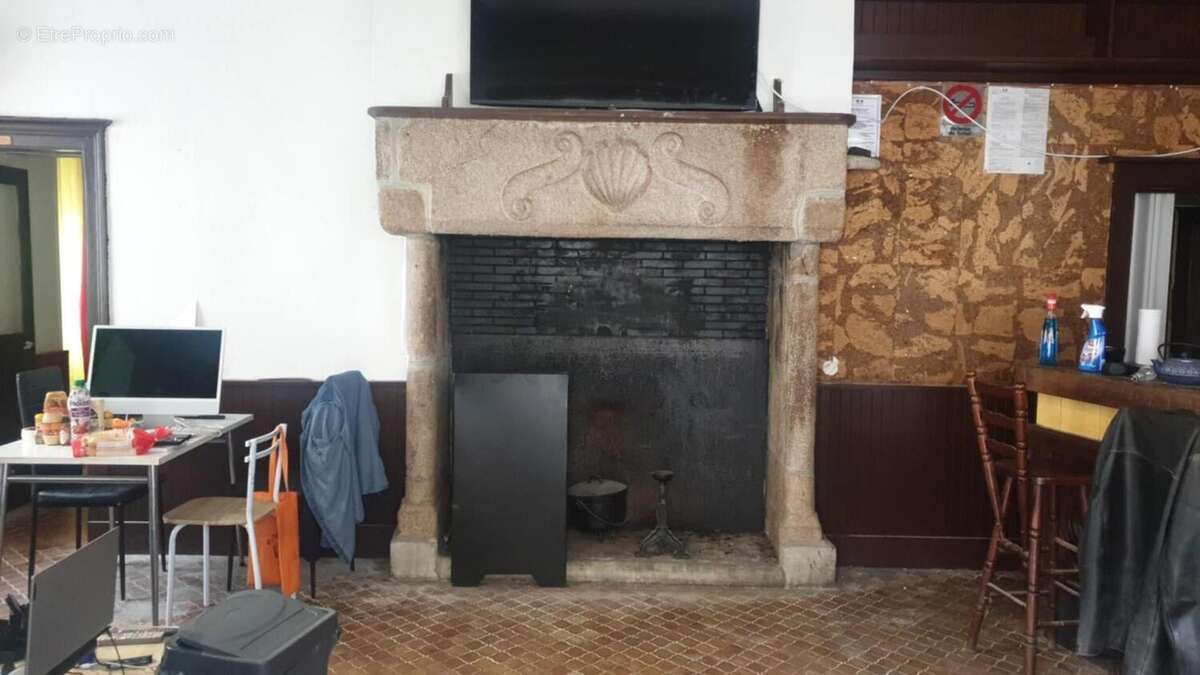 Commerce à MAGNAC-BOURG