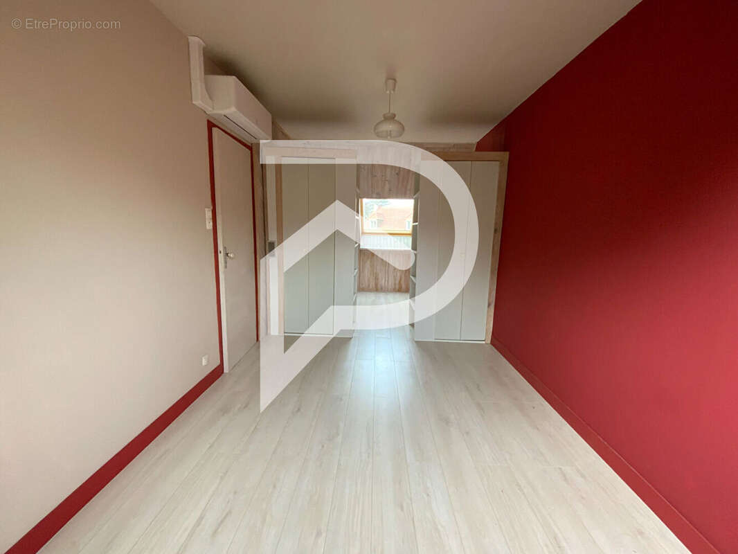 Maison à LES ESSARTS-LE-ROI