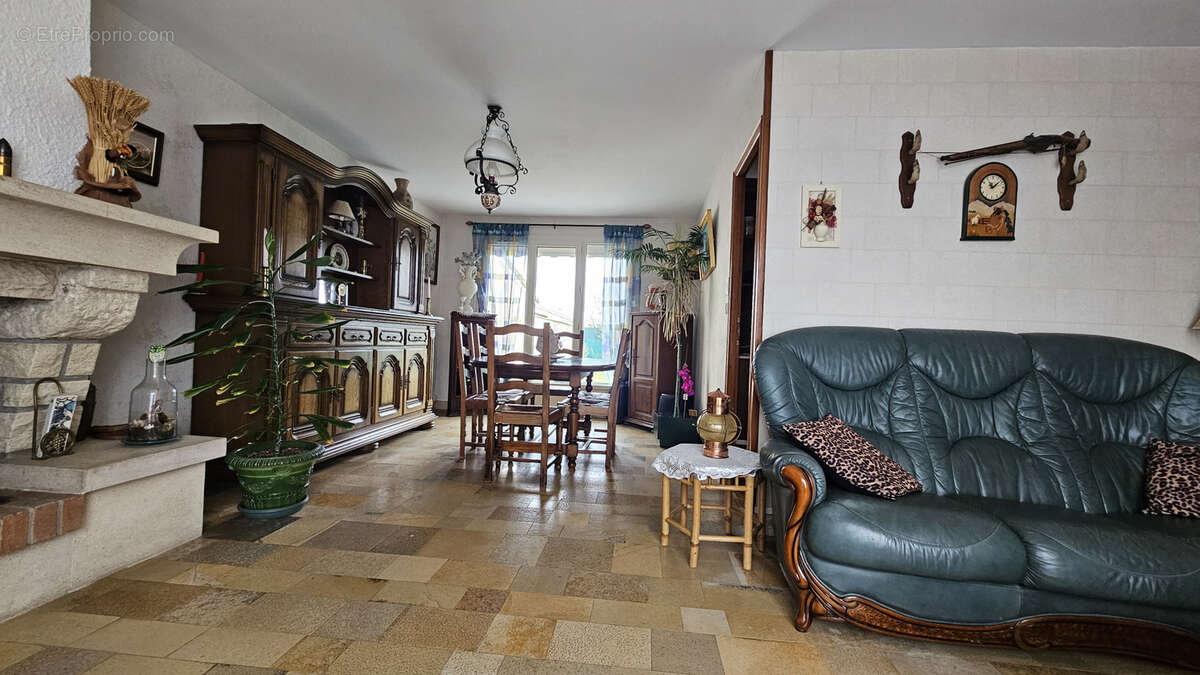 Maison à PAREMPUYRE