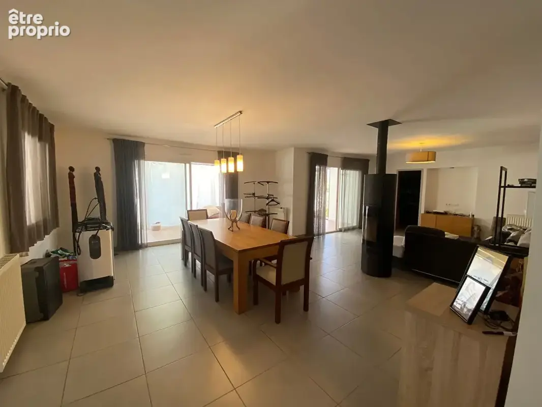 Une maison rare par ses volumes et sa configuration, à découvrir sans tarder à Lons. - photo 6