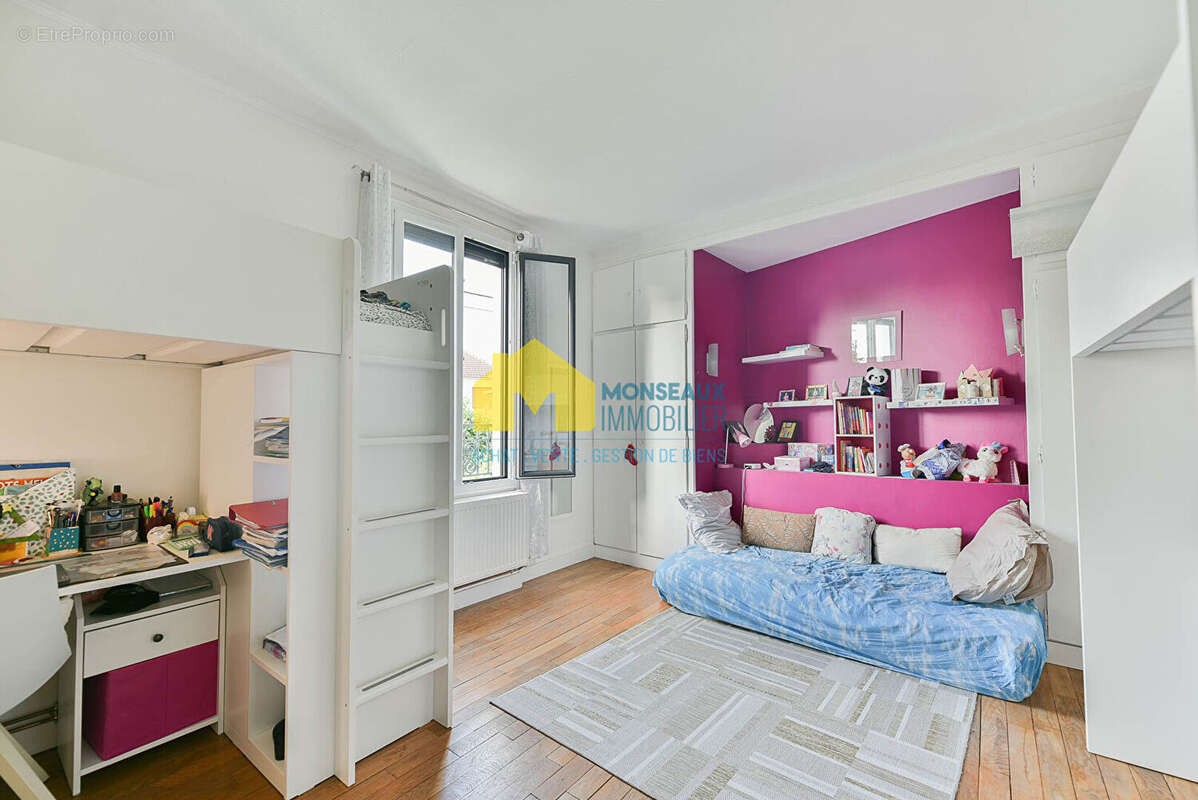 Maison à SAINTE-GENEVIEVE-DES-BOIS