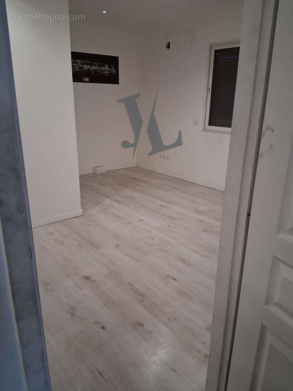 Commerce à PORTES-LES-VALENCE