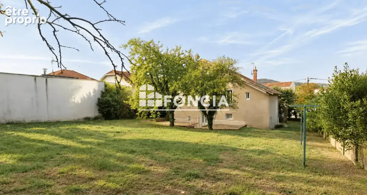 Maison individuelle avec jardin et double garage au cœur de Neuville-sur-Saône - photo 2