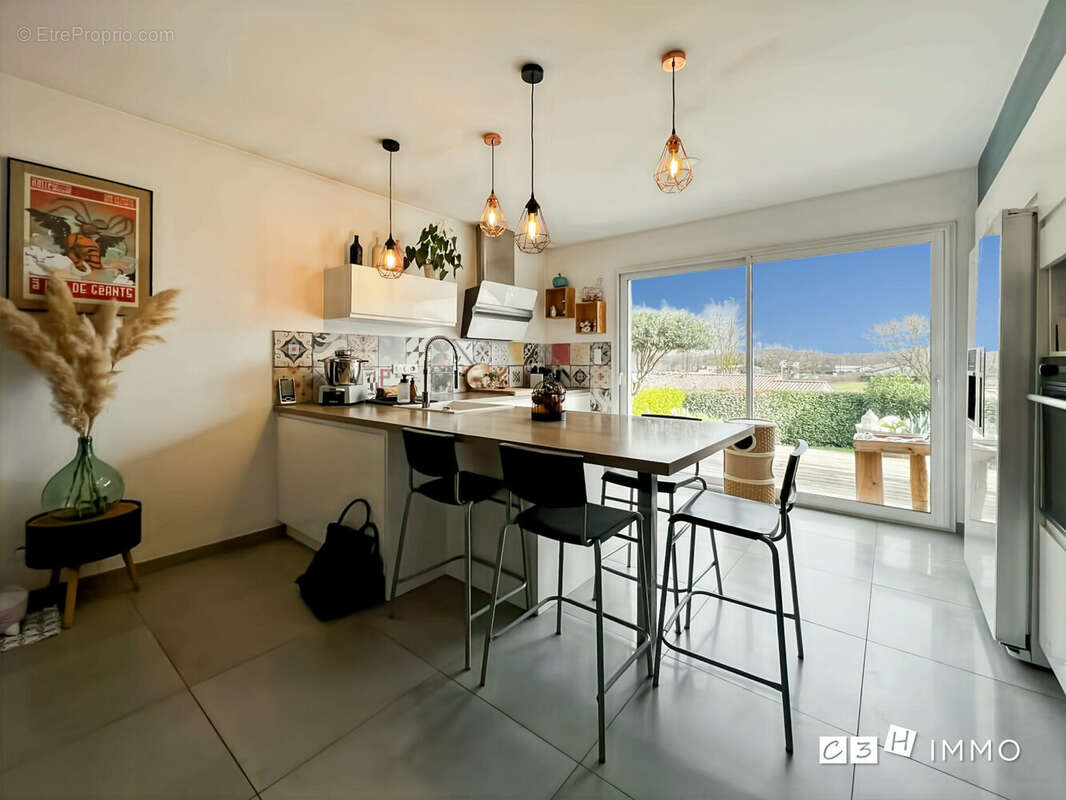 Maison à LAVERNOSE-LACASSE