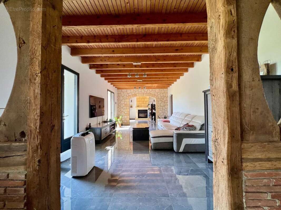 Maison à COURS-DE-PILE