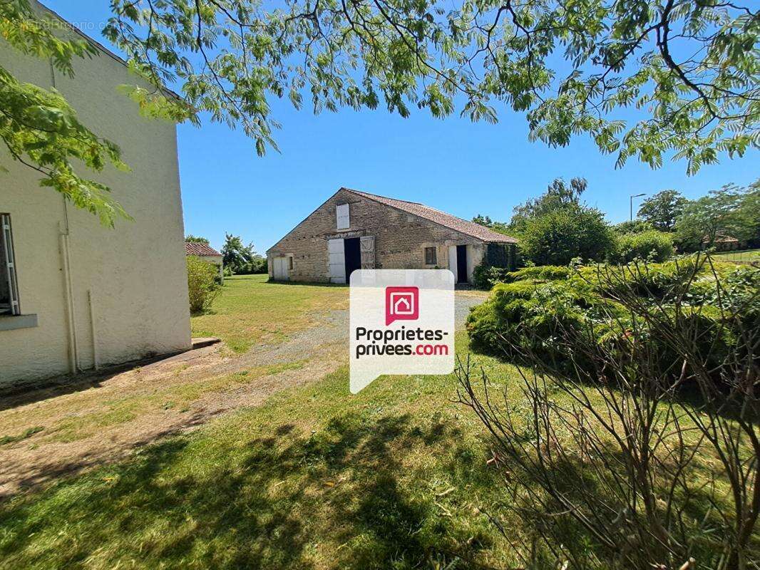 Ensemble immobilier maison d habitation et  grange de caractère sur terrain constructible de 2 800 m² - photo 3