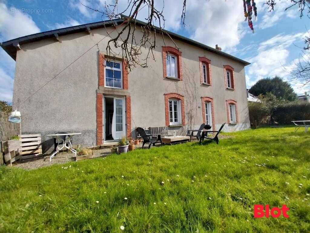 Maison à LA CHAPELLE-DES-FOUGERETZ