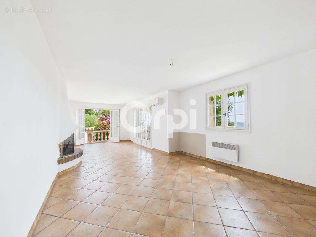 Villa individuelle a rafraichir - habitation + dependance + garage + annexes - vue imprenable - piscine a renover - terrain clos - photo 8
