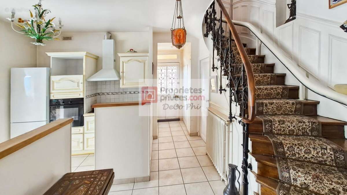 Maison 5 pièces - véranda orientée sud - Ville d'Avray - photo 11