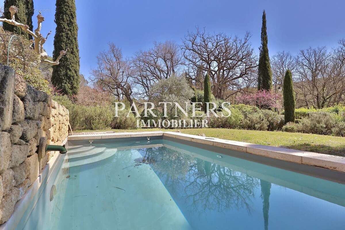 Maison à LE THOLONET