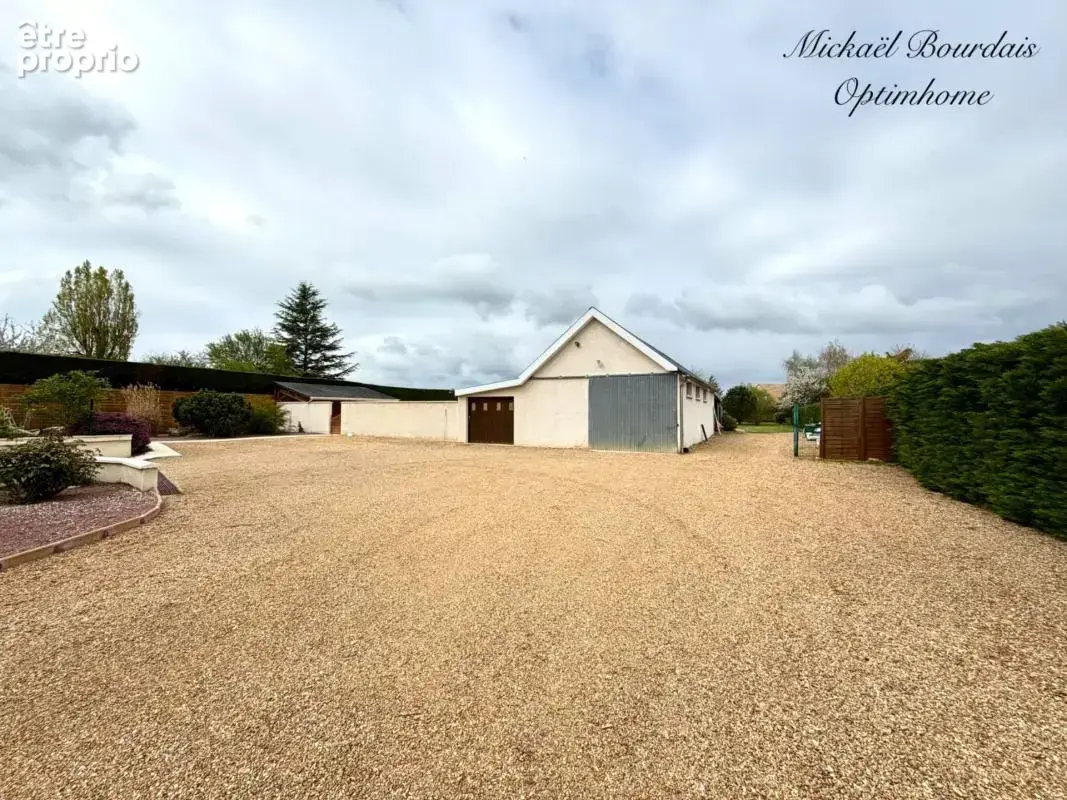 Maison familiale + dépendances – 230 m² – piscine – fort potentiel - photo 5