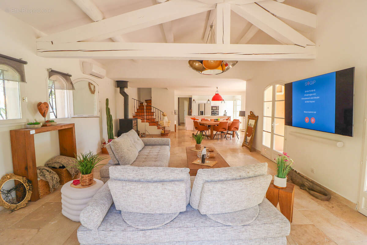 FLAYOSC PROPRIETE de 185M2 habitables avec 4 chambres, PISCINE sur plus de 4000m2 clos et paysagé - photo 10