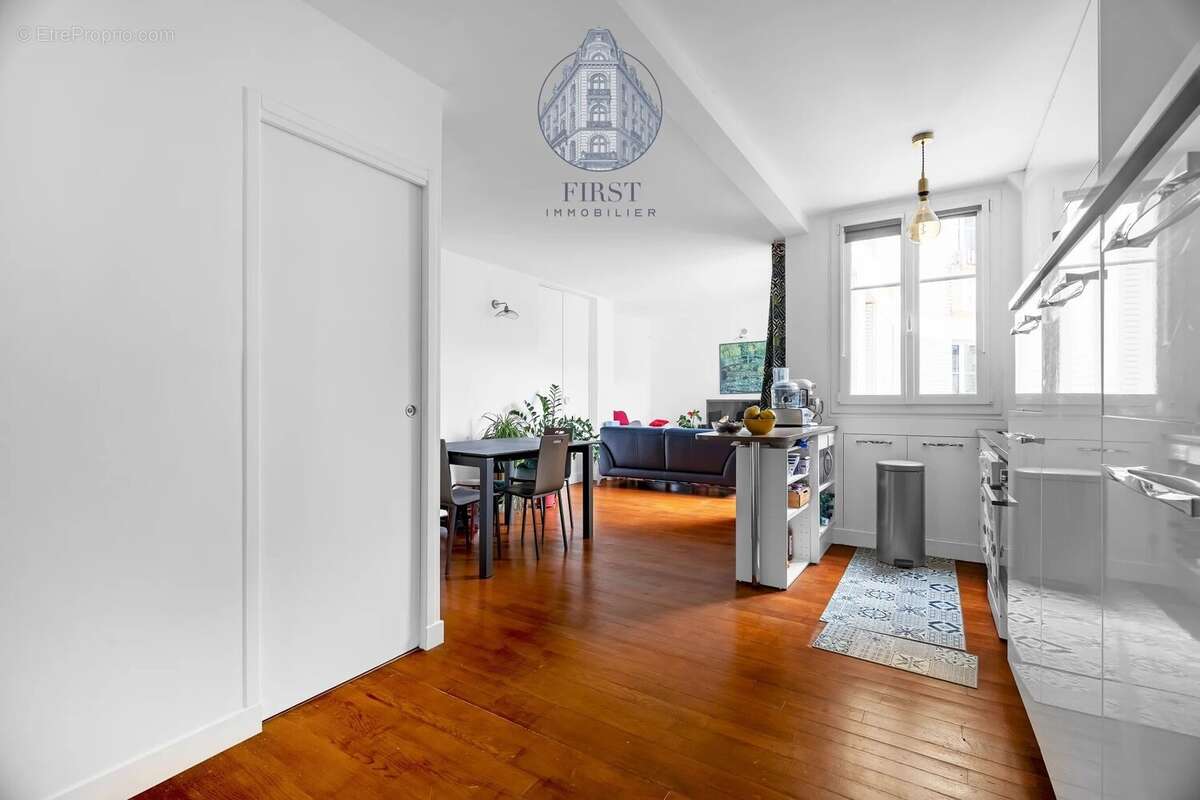 Appartement à PARIS-16E