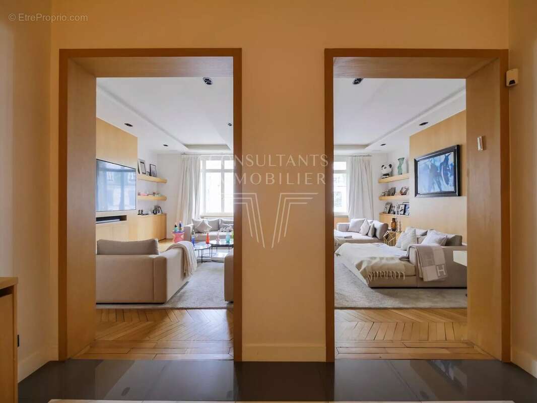 Appartement à PARIS-16E