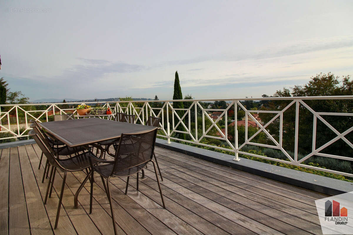 Maison à SAINT-GENIS-LAVAL