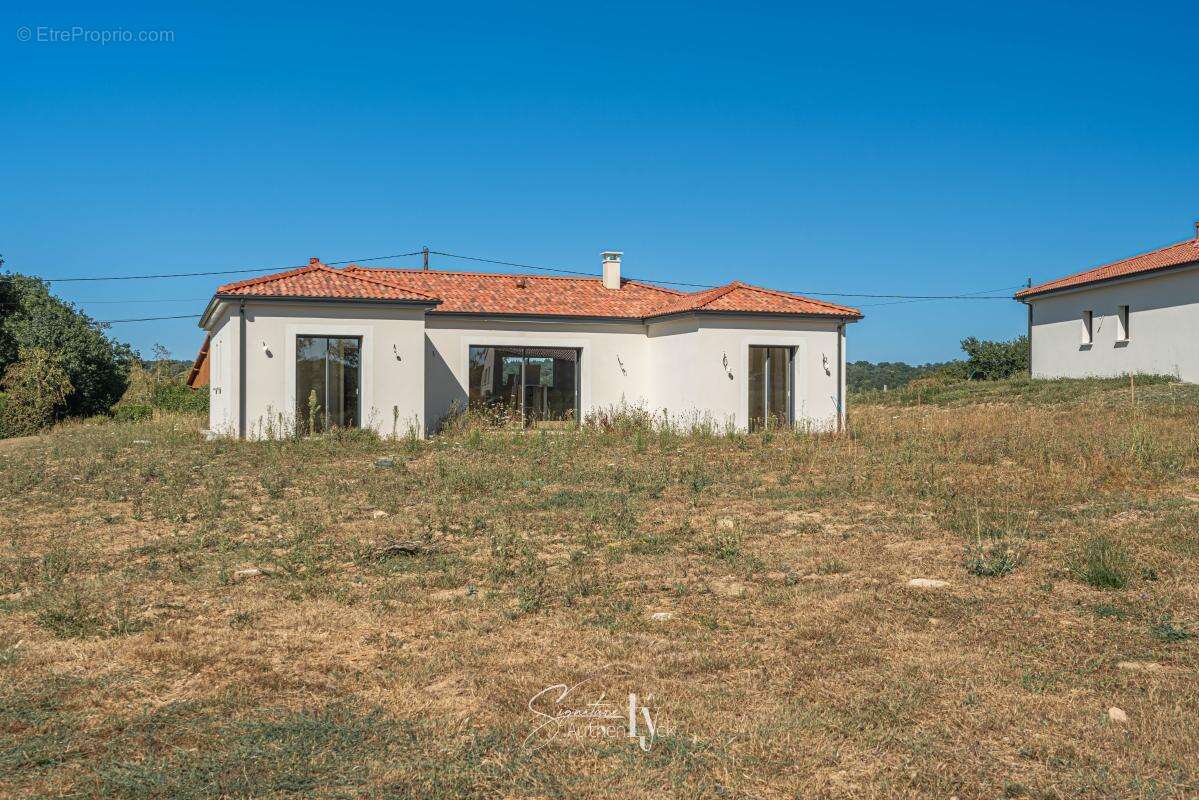 Maison 102 m² à Saint-Hilaire-Bonneval  - photo 2