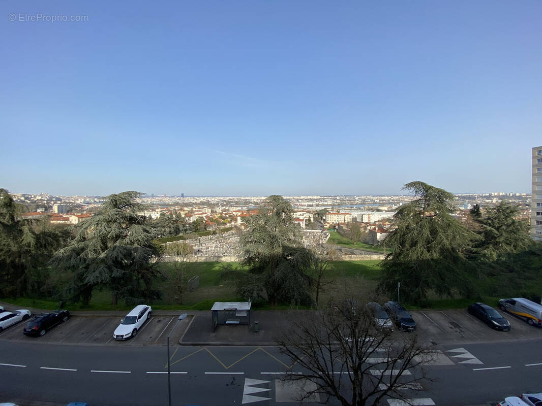 Appartement à PIERRE-BENITE