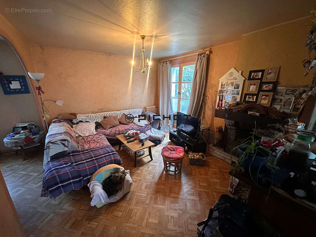 Maison à NOTRE-DAME-DE-SANILHAC