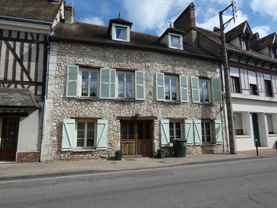 Maison à IVRY-LA-BATAILLE