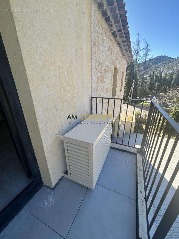 Appartement à CHATEAUNEUF-VILLEVIEILLE