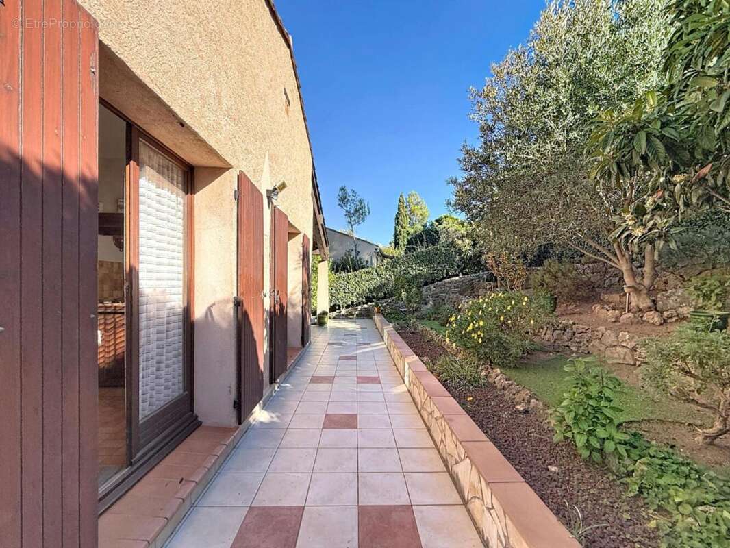 Photo 3 - Maison à FREJUS