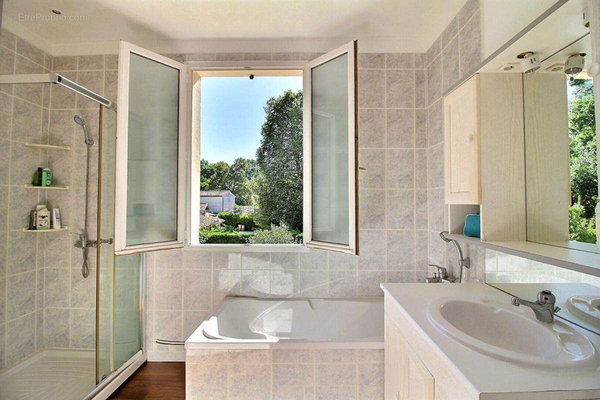 Maison T3 PERISSAC 83M² clé en main avec jardin arboré - photo 7