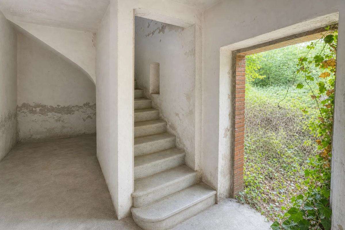 Domaine de caractère à restaurer – 500 m² –3,6 ha – accès rapide - photo 16