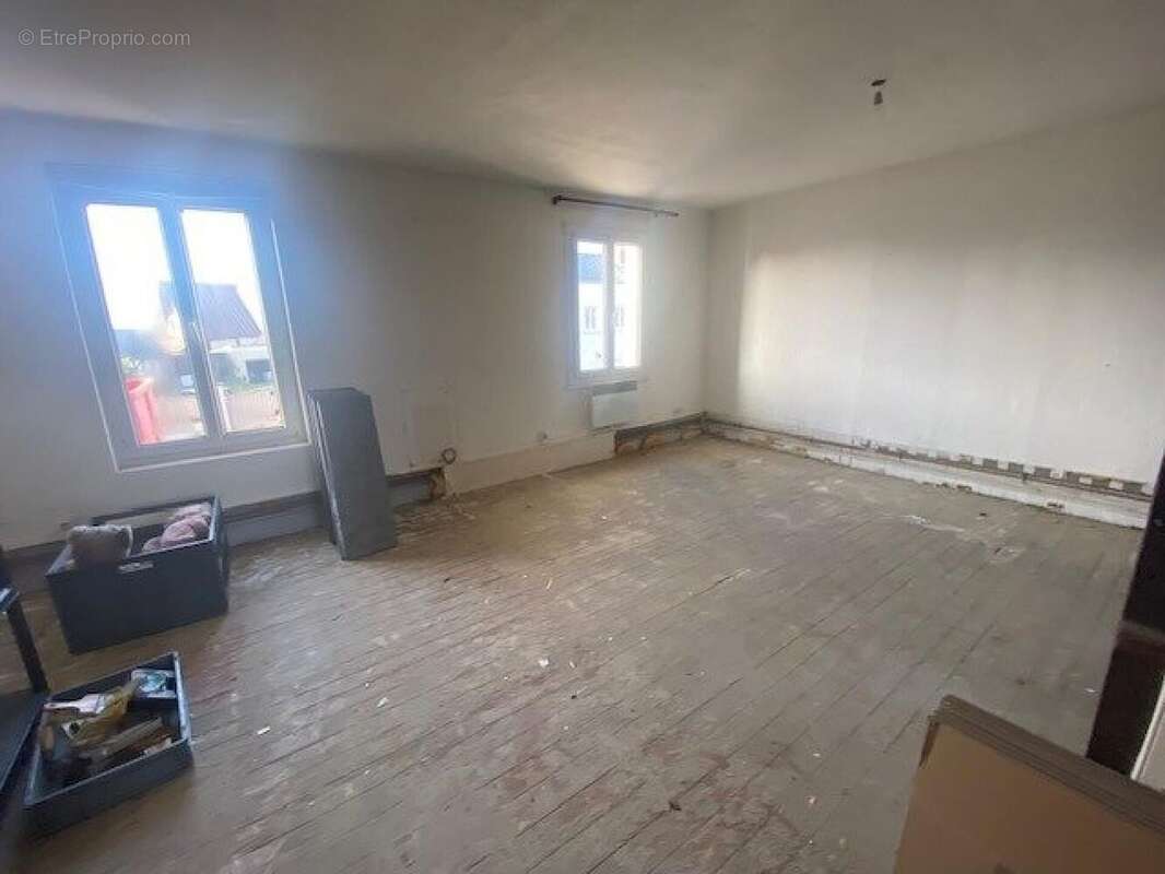 Appartement 332 m² à Sainte-Colombe-La-Commanderie  - photo 6