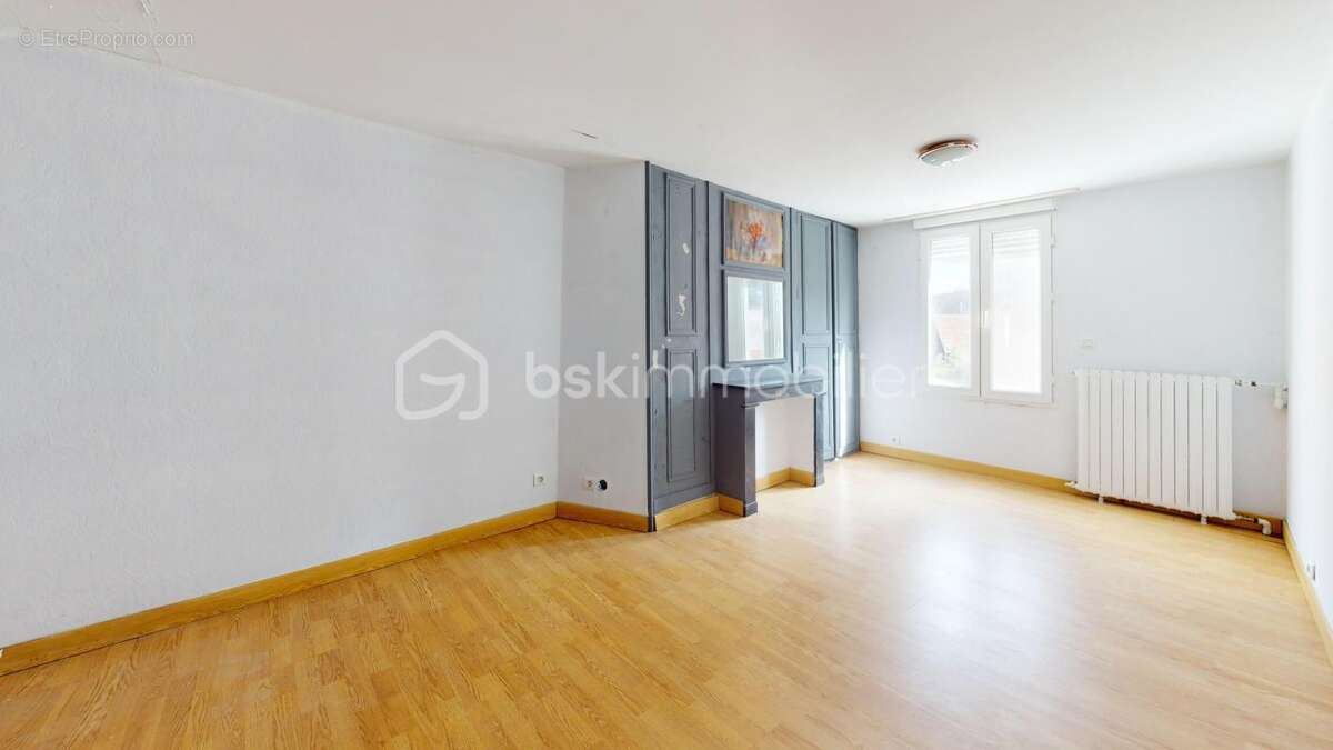 Maison à BELLEGARDE