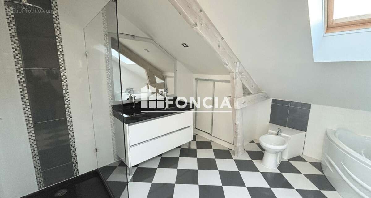 Maison à PARAY-VIEILLE-POSTE